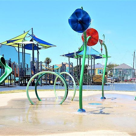 Casaazul-2605A-Couples Retreat By Beach & Pleasure Pier 1 Block Away- 2Bed 2Bath- 7 Minutes To Cruise Terminal غالفيستون، تكساس المظهر الخارجي الصورة