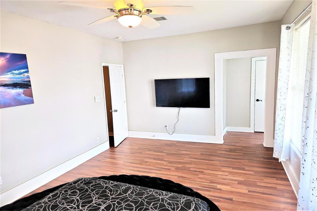 Casaazul-2605A-Couples Retreat By Beach & Pleasure Pier 1 Block Away- 2Bed 2Bath- 7 Minutes To Cruise Terminal غالفيستون، تكساس المظهر الخارجي الصورة