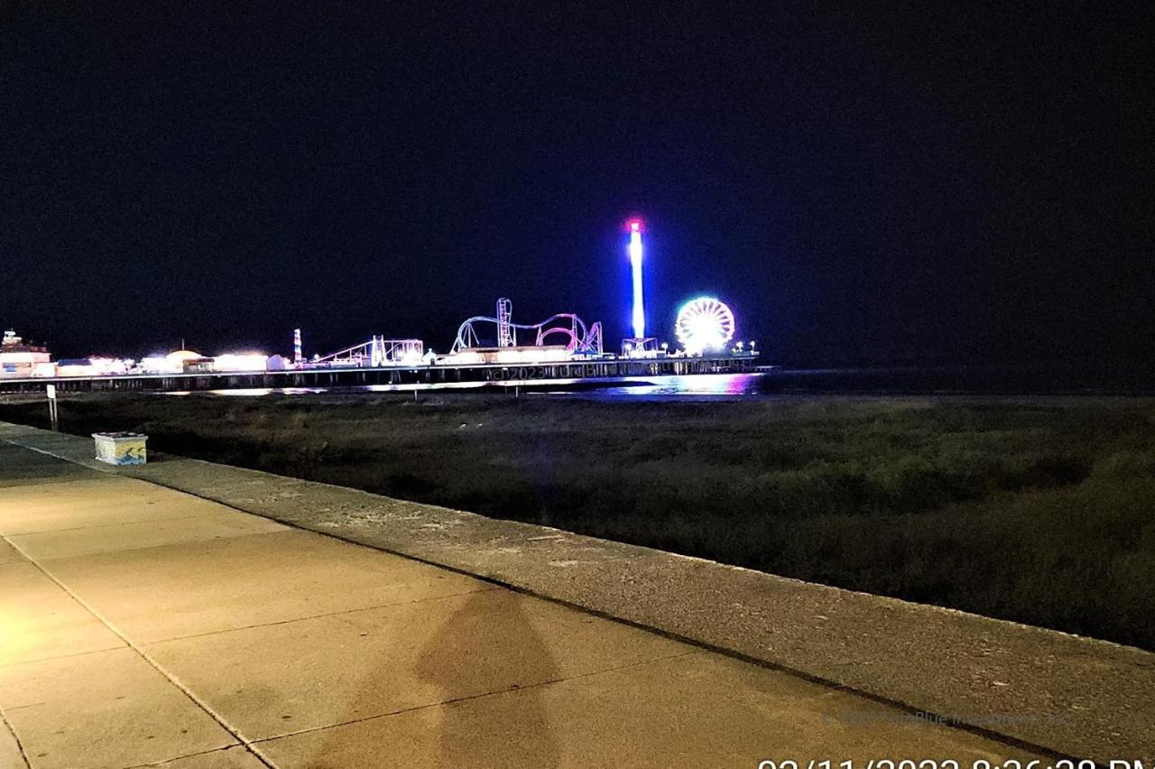 Casaazul-2605A-Couples Retreat By Beach & Pleasure Pier 1 Block Away- 2Bed 2Bath- 7 Minutes To Cruise Terminal غالفيستون، تكساس المظهر الخارجي الصورة