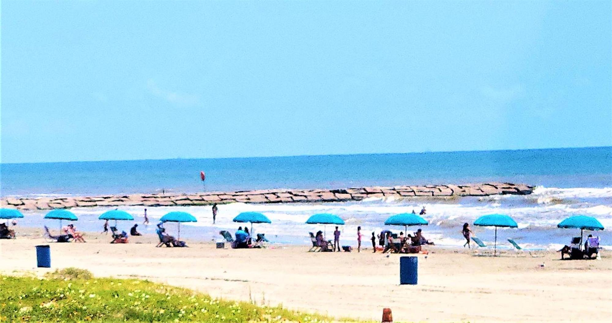 Casaazul-2605A-Couples Retreat By Beach & Pleasure Pier 1 Block Away- 2Bed 2Bath- 7 Minutes To Cruise Terminal غالفيستون، تكساس المظهر الخارجي الصورة