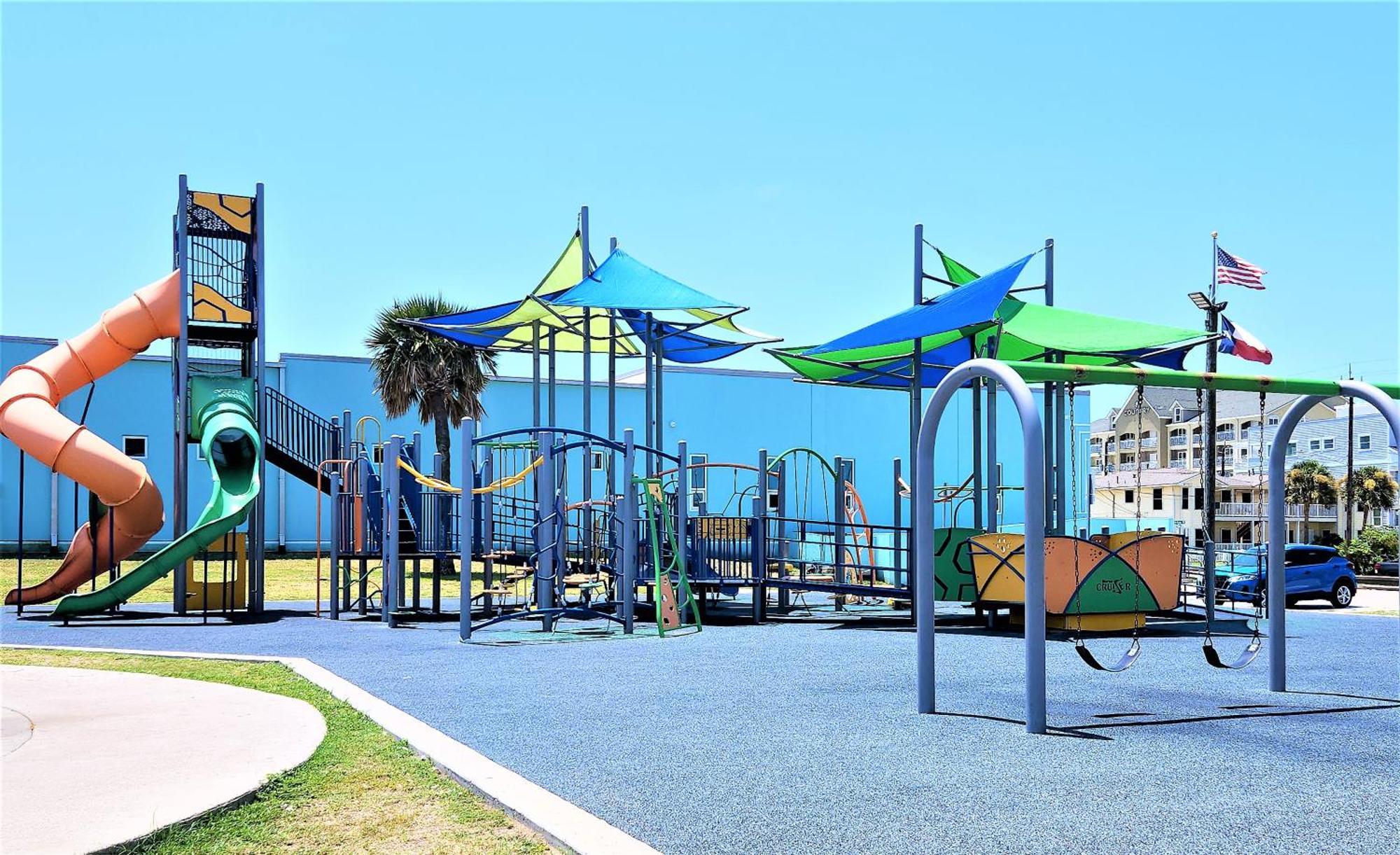 Casaazul-2605A-Couples Retreat By Beach & Pleasure Pier 1 Block Away- 2Bed 2Bath- 7 Minutes To Cruise Terminal غالفيستون، تكساس المظهر الخارجي الصورة