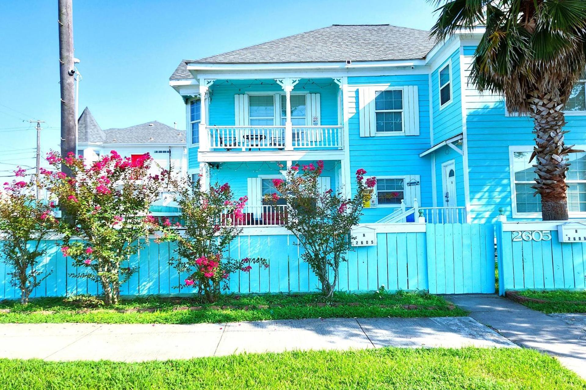 Casaazul-2605A-Couples Retreat By Beach & Pleasure Pier 1 Block Away- 2Bed 2Bath- 7 Minutes To Cruise Terminal غالفيستون، تكساس المظهر الخارجي الصورة
